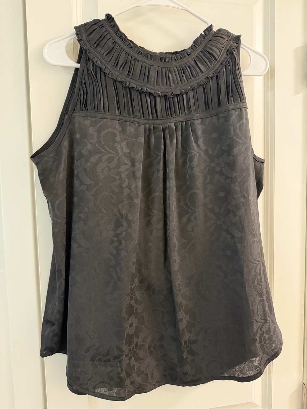 Buckle Black Sleeveless Pleated Yoke Floral Jacquard Tank
